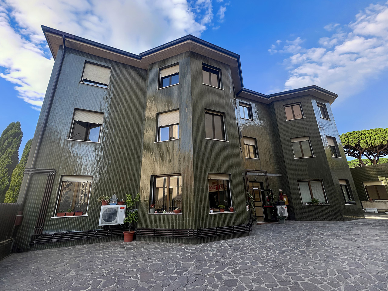 传承国际语言学校